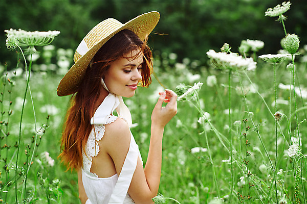 포토 JPG 해외이미지 나무 모델 라이프스타일 드레스 공원 여자 행복 얼굴 분홍색 백그라운드 꽃무늬 자연 요정 건강 한명 야외 초록색 빛 금발 햇빛 태양 뷰티 유행 우주 맑음 일몰 봄 자유 수확 흰색 피부 내추럴 무료 힙스터 해외포토 자연요소 식물 1 헤어스타일 옷 계절 공공시설 패션 꽃 감정 컬러 컨셉 무늬 농업 날씨 사람 생활 신체부위 노을 생태계 파일형식 이미지허브