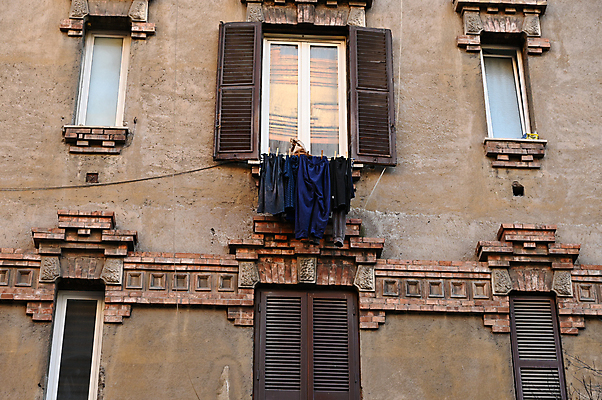 포토 JPG 해외이미지 주간 선 벽 건축양식 창문 벽돌 주택 사람없음 건물 이탈리아 발코니 도시 재산 빨래 빨랫줄 작음 옛날 해외포토 자연요소 건축물 건축 유럽 줄 가사 금융 크기 파일형식 이미지허브