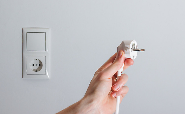 포토 JPG 해외이미지 손 유럽 산업 가정 주택 사람없음 내부 힘 에너지 플러그 연결 클립 볼트 잭 충전 고립 요금 표준 공급 해외포토 나라 건물 신체부위 공구 파일형식 이미지허브