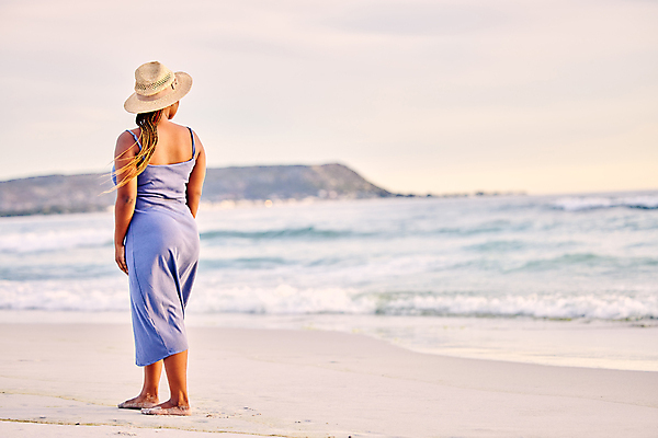 포토 JPG 해외이미지 주간 전신 응시 원피스 여자 여유 여행 바람 휴식 한명 성인 해변 야외 뒷모습 여름휴가 바캉스 걷기 혼자 성인여자한명만 혼행 혼여족 해외포토 자연요소 1 라이프스타일 시선 옷 감정 바다 뷰포인트 컨셉 모션 날씨 휴가 사람 신조어 약어 여자한명만 성인여자만 파일형식 여름_계절 이미지허브
