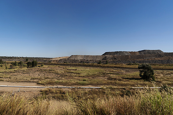 포토 JPG 해외이미지 산업 도로 지구 하늘 산 사람없음 야외 경제 파란색 쌓기 환경 호주 쓰레기 광석 소중 발굴 생태계 먼지 원뿔 낭비 땅바닥 석탄 지질학 착취 추출 해외포토 도형 교육 길 컬러 컨셉 교통시설 모션 바닥 오세아니아 파일형식 이미지허브