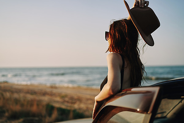 포토 JPG 해외이미지 주간 여자 여유 여행 자동차 휴식 한명 들기 상반신 성인 해변 야외 옆모습 아웃포커스 여름휴가 바캉스 기댐 혼자 성인여자한명만 혼행 혼여족 해외포토 자연요소 1 라이프스타일 감정 육상교통 바다 뷰포인트 컨셉 모션 휴가 촬영기법 사람 신조어 약어 여자한명만 성인여자만 파일형식 여름_계절 이미지허브