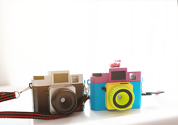 포토 JPG 해외이미지 백인 직업 여자 행복 어린이 여행 지붕 새로움 사람 취미 사람없음 장난감 카메라 수확 골동품 흰색 반지 도시 역사 황금 클래식 중앙 플라스틱 옥상 사진사 필름 영화 그림 복고 만들기 슛 아날로그 고립 구성 드론 해외포토 서양인 감정 컬러 컨셉 농업 장신구 모션 재질 문화예술 전자제품 작가 파일형식 이미지허브