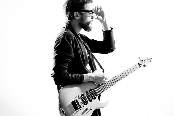 포토 JPG 해외이미지 남자 흑백 한명 손짓 상반신 성인 옆모습 기타 매기 기타리스트 로큰롤 락스타 성인남자한명만 해외포토 1 음악 뷰포인트 모션 현악기 촬영기법 사람 연주자 남자한명만 성인남자만 파일형식 이미지허브