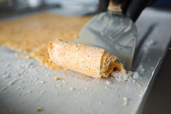 포토 JPG 해외이미지 직업 손 열매 음식 과일 재료 태국 딸기 아이스크림 디저트 건강 요리 한명 동양인 금속 식당 초콜릿 냉동 얼음 기계 우유 추위 튀김 흰색 신선 달콤 맛 잼 설탕 크림 준비 롤 내추럴 바닐라 인기 채식주의자 철강 핸드메이드 맛있는 해외포토 자연요소 식물 1 아시아 컬러 컨셉 재질 유제품 사람 인종 신체부위 상점 소스_음식 채식 파일형식 이미지허브