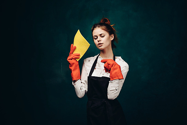 포토 JPG 해외이미지 백인 여자 검은배경 실내 한명 들기 상반신 성인 앞모습 앞치마 고무장갑 걸레 청소부 청소원 성인여자한명만 해외포토 서양인 직업 1 뷰포인트 장갑 백그라운드 모션 사람 내부 검은색 청소도구 고무 여자한명만 성인여자만 파일형식 이미지허브