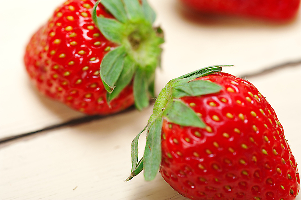 포토 JPG 해외이미지 딸기 근접촬영 사람없음 아웃포커스 흰배경 해외포토 뷰포인트 백그라운드 과일 촬영기법 흰색 파일형식 이미지허브