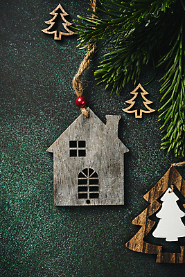 포토 JPG 해외이미지 잎 크리스마스 크리스마스용품 실내 사람없음 목재 트리모양 집모양 초록배경 해외포토 모양 나무 식물 기념일 백그라운드 재료 내부 초록색 크리스마스트리 용품 파일형식 이미지허브