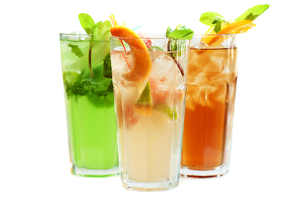 포토 JPG 해외이미지 오렌지 잔 실내 사람없음 얼음 다양 민트 자몽 흰배경 라임 아이스티 이쑤시개장식 해외포토 자연요소 식기 음료 다수 백그라운드 과일 내부 장식 흰색 허브 이쑤시개 파일형식 이미지허브