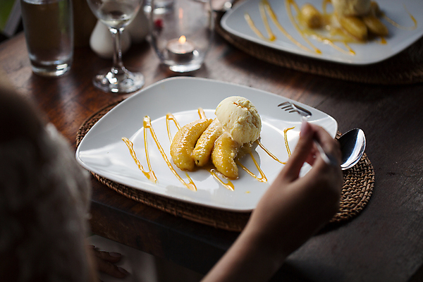 포토 JPG 해외이미지 전통 접시 여자 남자 음식 백그라운드 과일 디저트 건조 바나나 요리 사람없음 초록색 식당 숟가락 튀김 코트 뜨거움 도넛 맛 작음 설탕 다발 먹기 크림 성분 공유 마지막 많음 맛있는 해외포토 식기 컬러 컨셉 모션 수저 사람 상점 외투 크기 파일형식 이미지허브