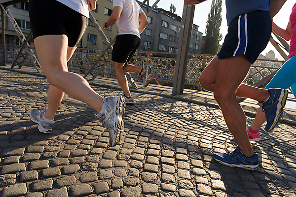 포토 JPG 해외이미지 주간 여자 남자 거리 함께함 여러명 성인 야외 옆모습 달리기 조깅 하반신 보행로 마라톤 달리기선수 성인만 해외포토 자연요소 길 뷰포인트 다수 컨셉 모션 사람 경기 운동 육상스포츠 육상선수 파일형식 이미지허브
