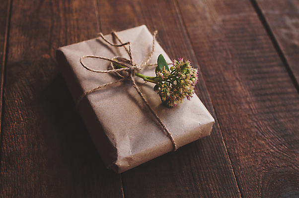 포토 JPG 해외이미지 식물 디자인 꽃 종이 꽃다발 백그라운드 컨셉 잎 꽃무늬 자연 탁자 휴가 주택 직장 발렌타인데이 선물 사람없음 목재 장식 초록색 선물상자 상자 갈색 축제 놀람 봄 낭만 수확 시골 축하 인사 신선 생일 패키지 내추럴 구성 핸드메이드 나무배경 해외포토 나무 계절 기념일 감정 컬러 가구 무늬 농업 회사 재료 데이이벤트 표정 건물 예절 생태계 파일형식 이미지허브