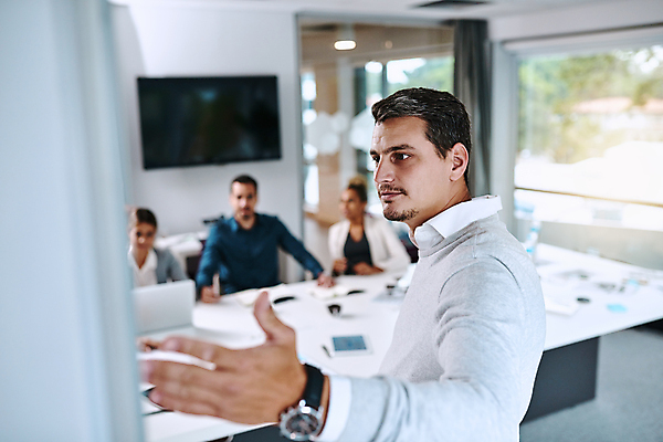 포토 JPG 해외이미지 외국인 직업 여자 남자 직장 실내 여러명 상반신 성인 비즈니스맨 비즈니스우먼 프레젠테이션 동료 성인만 해외포토 다수 회사 비즈니스 관계 사람 인종 내부 직장인 파일형식 이미지허브