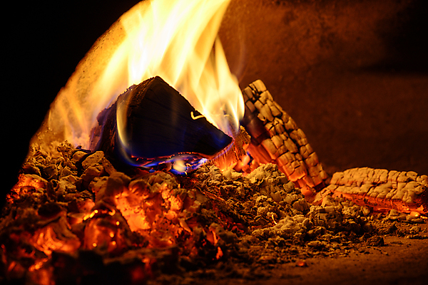 포토 JPG 해외이미지 음식 오렌지 불 따뜻함 사람없음 내부 목재 식당 이탈리아 에너지 뜨거움 맛 장작 난로 벽난로 숯 광 여신 재 피자집 화상 해외포토 자연요소 나무 유럽 컨셉 과일 재료 상점 상처 난방기 파일형식 이미지허브