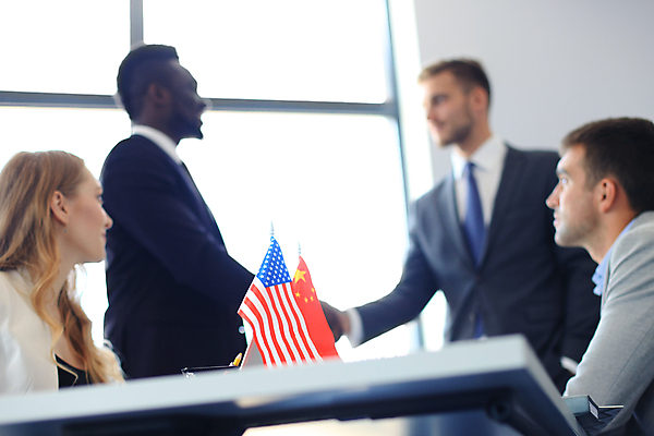 포토 JPG 해외이미지 유럽 관계 협력 악수 협상 여러명 경제 미국 중국 거래 깃발 계획 목사 리더 전략 동맹 동의 무료 왕국 외교 전국 정부 정책 정치 정치가 지원 통일 외교관 대리인 해외포토 직업 나라 아시아 다수 컨셉 북아메리카 비즈니스 사람 손짓 성직자 파일형식 이미지허브