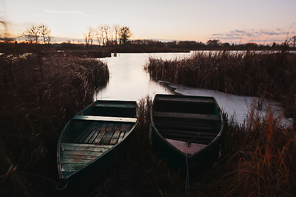 포토 JPG 해외이미지 식물 계절 호수 교통시설 자연 하늘 낚시 휴식 사람없음 야외 초록색 물 갈색 평화 금속 연못 어선 보트 저녁 정박 함선 폴란드 해외포토 자연요소 유럽 컬러 교통 컨셉 배_교통 재질 레저 야간 시설 생태계 파일형식 이미지허브