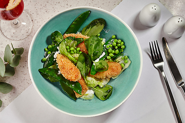 포토 JPG 해외이미지 접시 포크 사람없음 하이앵글 와인 튀김 나이프 완두콩 치킨샐러드 해외포토 식기 음식 뷰포인트 콩 주류 샐러드 칼 파일형식 이미지허브