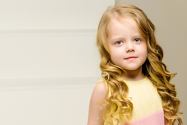 포토 JPG 해외이미지 백인 모델 1 라이프스타일 헤어스타일 응시 드레스 옷 공원 여자 딸 행복 얼굴 어린이 백그라운드 가족 자연 한명 미소 사람 야외 여름 청춘 뷰티 유행 기쁨 흰색 표현 달콤 작음 고립 초보 해외포토 서양인 시선 계절 공공시설 감정 컬러 컨셉 관계 표정 생활 신체부위 맛 크기 생태계 파일형식 이미지허브