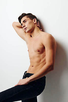 포토 JPG 해외이미지 백인 남자 포즈 실내 한명 손짓 상반신 성인 옆모습 흰배경 근육질 성인남자한명만 바디프로필 해외포토 서양인 1 뷰포인트 백그라운드 모션 근육 사람 내부 헬스 흰색 몸매 남자한명만 성인남자만 파일형식 이미지허브