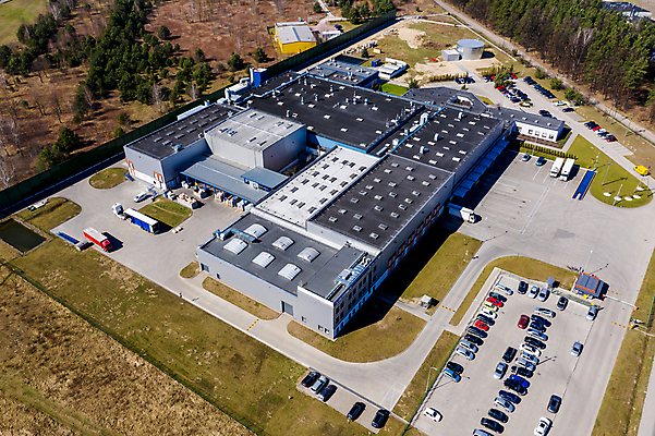 포토 JPG 해외이미지 산업 비즈니스 공장 교통시설 자동차 하늘 거리 건설업 사람없음 야외 건물 가로 태양 상점 금속 장비 트럭 큼 컨테이너 옥상 창고 대문 러시아 시티라이프 짐차 소매 물류 드론 로딩 조감도 해외포토 자연요소 라이프스타일 건축물 유럽 육상교통 교통 공업 재질 문 크기 시설 파일형식 이미지허브