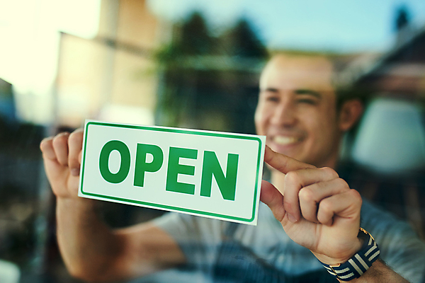 포토 JPG 해외이미지 백인 남자 실내 한명 미소 상반신 성인 옆모습 아웃포커스 오픈 붙이기 성인남자한명만 소상공인 해외포토 서양인 직업 1 뷰포인트 모션 촬영기법 표정 사람 내부 경제 상인 남자한명만 성인남자만 파일형식 이미지허브