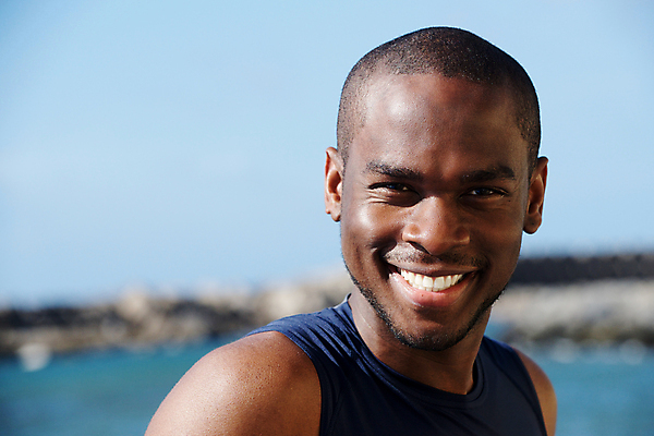 포토 JPG 해외이미지 모델 1 라이프스타일 응시 옷 남자 행복 얼굴 스포츠 바다 백그라운드 신체 휴식 건강 한명 미소 사람 성인 야외 여름 운동 머리 우주 검은색 표현 시원함 노려봄 해외포토 시선 계절 감정 컬러 컨셉 표정 생활 신체부위 파일형식 이미지허브