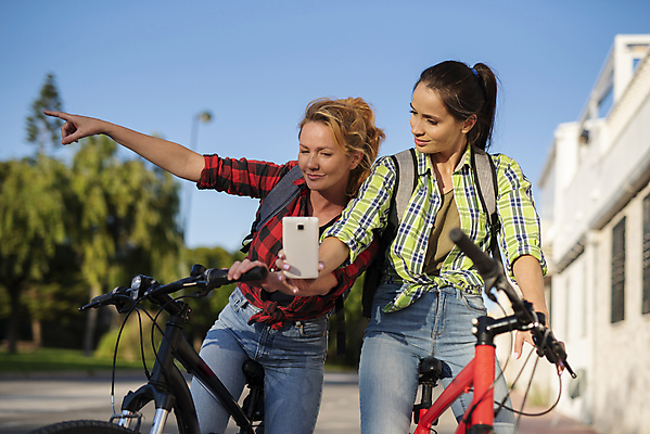 포토 JPG 해외이미지 라이프스타일 커플 여자 행복 도로 여행 2 모션 자연 휴가 함께함 건강 미소 웃음 사람 손짓 성인 야외 두명 유행 여행객 평화 우주 봄 우정 기쁨 산책로 흰색 도시 승차 사이클링 해외포토 계절 감정 길 컬러 컨셉 관계 교통시설 표정 생활 친구 육상스포츠 생태계 파일형식 이미지허브