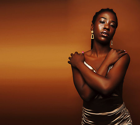 포토 JPG 해외이미지 모델 학생 손 응시 여자 행복 감정 얼굴 백그라운드 컨셉 한명 사람 10대 뷰티 갈색 노란색 유행 귀여움 표현 자신감 사인 긍정 섞기 해외포토 1 시선 컬러 청소년 신체부위 파일형식 이미지허브