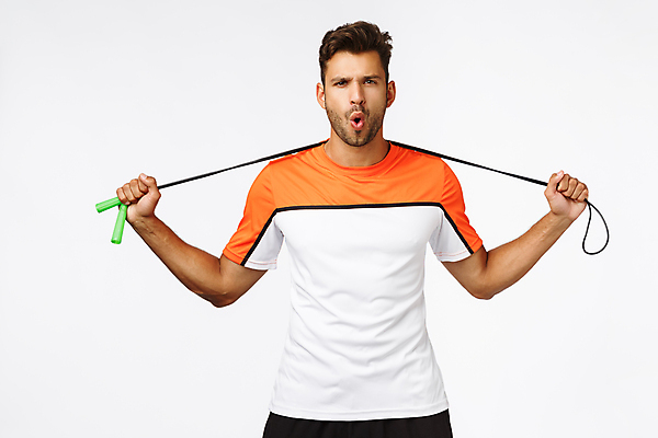 포토 JPG 해외이미지 응시 남자 실내 한명 상반신 성인 앞모습 잡기 흰배경 줄넘기 성인남자한명만 해외포토 1 시선 뷰포인트 백그라운드 모션 사람 내부 운동 흰색 남자한명만 성인남자만 파일형식 이미지허브