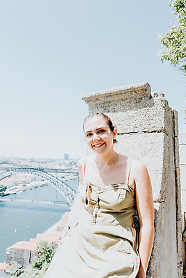 포토 JPG 해외이미지 긴머리 드레스 옷 셔츠 청소년 휴식 갈색머리 한명 인종 가로 세명 태양 유행 기쁨 자유 올려보기 전원 신선 화려 갑판 미녀 만족 해외포토 자연요소 1 헤어스타일 감정 컨셉 상의 배_교통 모션 사람 전기에너지 미인 파일형식 이미지허브