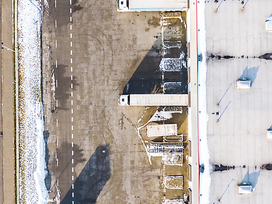 포토 JPG 해외이미지 산업 도로 여행 비즈니스 교통시설 모션 하늘 거리 안테나 사람없음 옆모습 운전 트럭 화물 고속도로 운전사 당기기 상품 상업 트랙터 수납 짐차 무거움 트레일러 루트 수입 해외포토 직업 길 뷰포인트 교통 통신 자동차 운송업 무게 농기계 시설 특수차량 파일형식 이미지허브