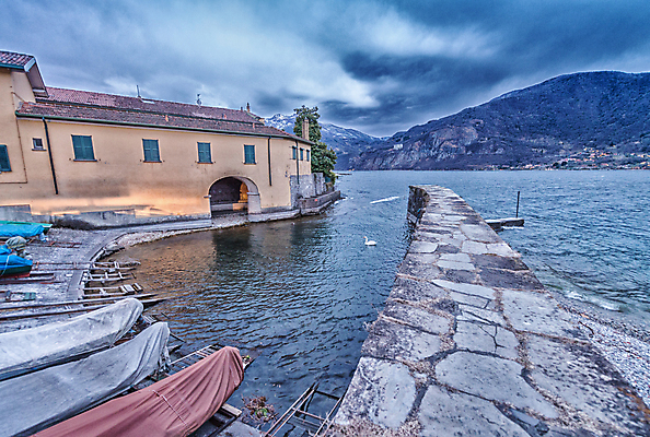 포토 JPG 해외이미지 유럽 호수 건축양식 자연 하늘 지붕 휴가 휴식 산 풍경 사람없음 물 여름 파란색 마을 정원 이탈리아 시골 도시 보트 빌라 스위스 알프스 타운 내추럴 파라다이스 해외포토 자연요소 계절 건축 나라 컬러 컨셉 배_교통 주택 생태계 파일형식 이미지허브