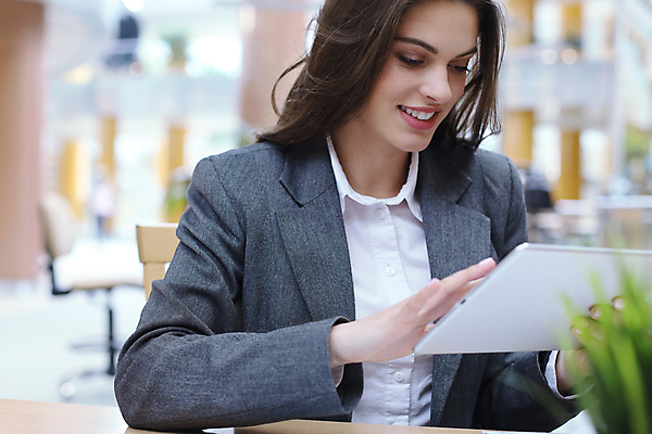 포토 JPG 해외이미지 직업 1 여자 행복 유럽 40대 중년 인터넷 비즈니스 통신 직장 실내 한명 미소 사람 성인 가로 30대 컴퓨터 터치패드 금발 사무실 알약 디지털 잡기 업무 작업 비즈니스우먼 자신감 연결 스마트 경영자 패드 경영 해외포토 헤어스타일 감정 나라 컨셉 회사 모션 표정 내부 장년 전자제품 약 직장인 리더 파일형식 이미지허브