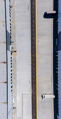 포토 JPG 해외이미지 공원 산업 도로 비즈니스 교통시설 자동차 안테나 사람없음 건물 트럭 화물 도시 센터 상품 정상 주식 컨테이너 창고 무역 상업 머리위 지역 트랙터 수납 짐차 무거움 트레일러 물류 슈퍼마켓 드론 분배 수입 터미널 해외포토 건축물 공공시설 길 육상교통 교통 통신 금융 상점 운송업 무게 농기계 시설 특수차량 파일형식 이미지허브