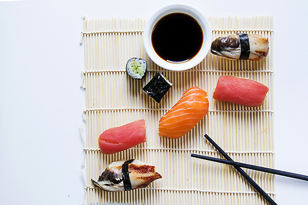 포토 JPG 해외이미지 전통 식기 접시 음식 백그라운드 젓가락 탁자 밥 새우 건강 어류 요리 동양인 사람없음 세트 컬러풀 식당 일본 검은색 식사 저녁식사 초밥 회 신선 맛 고추냉이 참치 해산물 날것 롤 연어 생강 맛있는 해외포토 아시아 컬러 가구 컨셉 채소 수저 갑각류 인종 상점 수중동물 양념 일본음식 파일형식 이미지허브