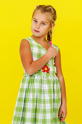 포토 JPG 해외이미지 백인 모델 1 라이프스타일 헤어스타일 손 드레스 여자 딸 행복 얼굴 어린이 백그라운드 한명 미소 사람 청춘 금발 뷰티 유행 귀여움 기쁨 흰색 표현 머리빗 달콤 작음 미용사 고립 스타일 해외포토 서양인 직업 옷 감정 컬러 컨셉 가족 표정 생활 신체부위 미용용품 맛 크기 파일형식 이미지허브