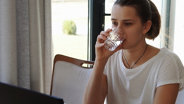 포토 JPG 해외이미지 직업 손 커플 응시 여자 종이 얼굴 커피 백그라운드 인터넷 비즈니스 모바일 주택 실내 한명 사람 성인 노트북 스마트폰 쇼핑 컴퓨터 사무실 스크린 공책 자료 성장 검색 두통 온라인 발명 소프트웨어 프로그래머 코딩 해외포토 1 시선 음료 관계 문구용품 내부 건물 신체부위 전자제품 핸드폰 스마트기기 질병 컴퓨터교육 파일형식 이미지허브