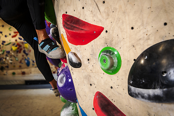 포토 JPG 남자 40대 중년 중년라이프 발 근육 실내 매달리기 한명 근접촬영 취미 옆모습 운동복 운동 힘 한국인 하반신 다리 암벽 체육관 오르기 암벽등반 인공암벽등반 클라이밍 중년남자한명만 영포티 국내포토 1 라이프스타일 옷 뷰포인트 모션 건강 사람 동양인 성인 내부 신체부위 등산 등반 신조어 남자한명만 중년남자만 파일형식