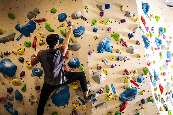 포토 JPG 전신 남자 40대 중년 중년라이프 근육 실내 매달리기 한명 취미 뒷모습 운동복 운동 힘 한국인 잡기 암벽 체육관 오르기 암벽등반 손뻗기 인공암벽등반 클라이밍 중년남자한명만 영포티 국내포토 1 라이프스타일 옷 뷰포인트 모션 건강 사람 동양인 성인 내부 등산 등반 신조어 남자한명만 중년남자만 파일형식