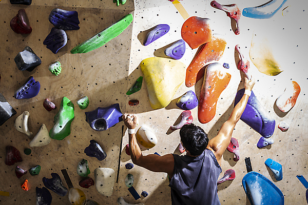 포토 JPG 남자 40대 중년 중년라이프 근육 실내 매달리기 한명 상반신 취미 뒷모습 운동복 운동 힘 한국인 잡기 암벽 체육관 오르기 암벽등반 손뻗기 인공암벽등반 클라이밍 중년남자한명만 영포티 국내포토 1 라이프스타일 옷 뷰포인트 모션 건강 사람 동양인 성인 내부 등산 등반 신조어 남자한명만 중년남자만 파일형식