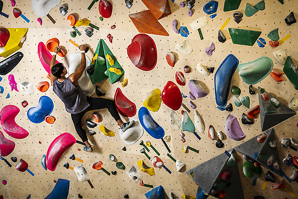 포토 JPG 전신 응시 남자 40대 중년 중년라이프 근육 실내 매달리기 한명 취미 뒷모습 운동복 운동 힘 한국인 잡기 암벽 체육관 오르기 암벽등반 손뻗기 인공암벽등반 클라이밍 중년남자한명만 영포티 국내포토 1 라이프스타일 시선 옷 뷰포인트 모션 건강 사람 동양인 성인 내부 등산 등반 신조어 남자한명만 중년남자만 파일형식