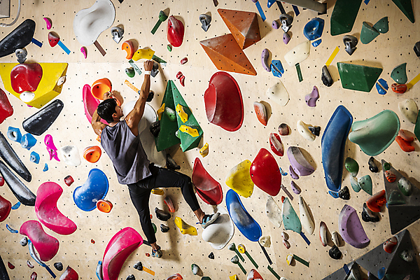 포토 JPG 전신 응시 남자 40대 중년 중년라이프 근육 실내 매달리기 한명 취미 뒷모습 운동복 운동 힘 한국인 잡기 암벽 체육관 오르기 암벽등반 손뻗기 인공암벽등반 클라이밍 중년남자한명만 영포티 국내포토 1 라이프스타일 시선 옷 뷰포인트 모션 건강 사람 동양인 성인 내부 등산 등반 신조어 남자한명만 중년남자만 파일형식