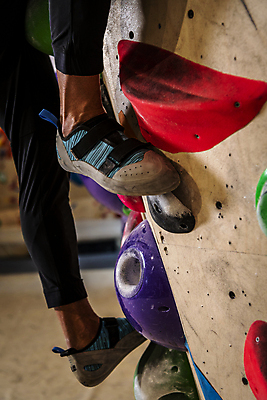 포토 JPG 남자 40대 중년 중년라이프 발 실내 한명 취미 운동복 운동 한국인 하반신 다리 암벽 체육관 오르기 암벽등반 밟기 인공암벽등반 클라이밍 중년남자한명만 영포티 국내포토 1 라이프스타일 옷 모션 건강 사람 동양인 성인 내부 신체부위 등산 등반 신조어 남자한명만 중년남자만 파일형식