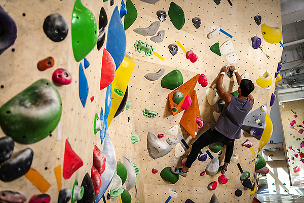 포토 JPG 전신 남자 40대 중년 중년라이프 근육 실내 매달리기 한명 취미 뒷모습 운동복 운동 힘 한국인 잡기 암벽 체육관 오르기 암벽등반 인공암벽등반 클라이밍 중년남자한명만 영포티 국내포토 1 라이프스타일 옷 뷰포인트 모션 건강 사람 동양인 성인 내부 등산 등반 신조어 남자한명만 중년남자만 파일형식