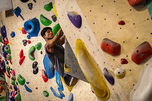 포토 JPG 응시 남자 40대 중년 중년라이프 근육 실내 매달리기 한명 상반신 취미 옆모습 운동복 운동 힘 한국인 잡기 암벽 체육관 오르기 암벽등반 인공암벽등반 클라이밍 중년남자한명만 영포티 국내포토 1 라이프스타일 시선 옷 뷰포인트 모션 건강 사람 동양인 성인 내부 등산 등반 신조어 남자한명만 중년남자만 파일형식