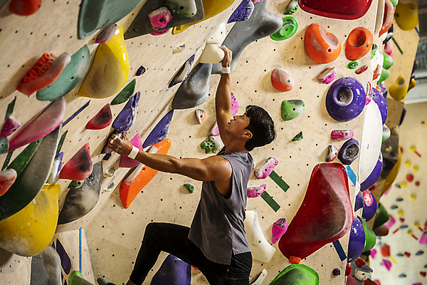 포토 JPG 응시 남자 40대 중년 중년라이프 근육 실내 매달리기 한명 상반신 취미 옆모습 운동복 운동 힘 한국인 잡기 암벽 체육관 오르기 암벽등반 인공암벽등반 클라이밍 중년남자한명만 영포티 국내포토 1 라이프스타일 시선 옷 뷰포인트 모션 건강 사람 동양인 성인 내부 등산 등반 신조어 남자한명만 중년남자만 파일형식