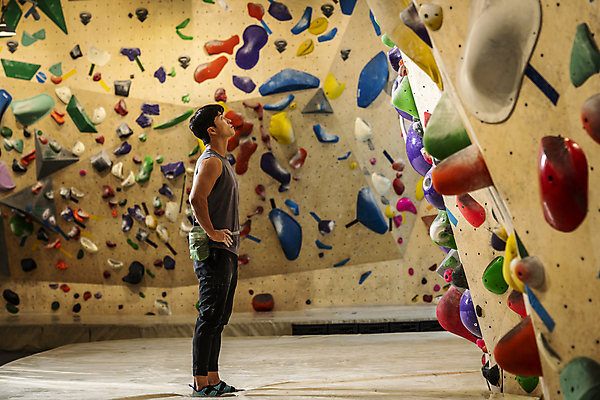 포토 JPG 전신 응시 남자 40대 중년 허리손 중년라이프 실내 한명 서기 취미 옆모습 운동복 운동 한국인 암벽 체육관 암벽등반 힙색 인공암벽등반 클라이밍 중년남자한명만 영포티 국내포토 1 라이프스타일 시선 옷 뷰포인트 포즈 가방 모션 건강 사람 동양인 성인 내부 등산 등반 신조어 남자한명만 중년남자만 파일형식