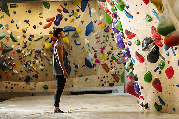 포토 JPG 전신 응시 남자 40대 중년 중년라이프 실내 한명 서기 취미 옆모습 운동복 운동 한국인 암벽 체육관 암벽등반 인공암벽등반 클라이밍 중년남자한명만 영포티 국내포토 1 라이프스타일 시선 옷 뷰포인트 모션 건강 사람 동양인 성인 내부 등산 등반 신조어 남자한명만 중년남자만 파일형식