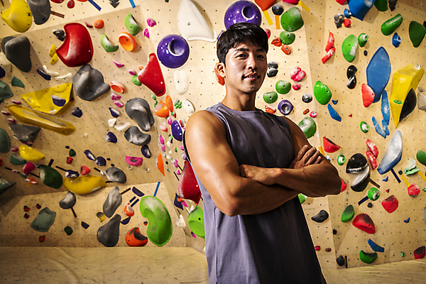 포토 JPG 응시 남자 40대 중년 중년라이프 실내 한명 미소 상반신 취미 옆모습 운동복 운동 팔짱 한국인 암벽 체육관 암벽등반 인공암벽등반 클라이밍 중년남자한명만 영포티 국내포토 1 라이프스타일 시선 옷 뷰포인트 모션 표정 건강 사람 동양인 성인 내부 등산 등반 신조어 남자한명만 중년남자만 파일형식