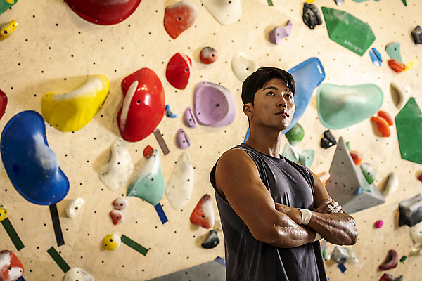 포토 JPG 응시 남자 40대 중년 중년라이프 실내 한명 취미 옆모습 아웃포커스 운동복 운동 팔짱 한국인 암벽 체육관 암벽등반 손목보호대 인공암벽등반 클라이밍 테이핑 중년남자한명만 영포티 국내포토 1 라이프스타일 시선 옷 뷰포인트 모션 촬영기법 건강 사람 동양인 성인 내부 치료 등산 등반 신조어 남자한명만 중년남자만 파일형식